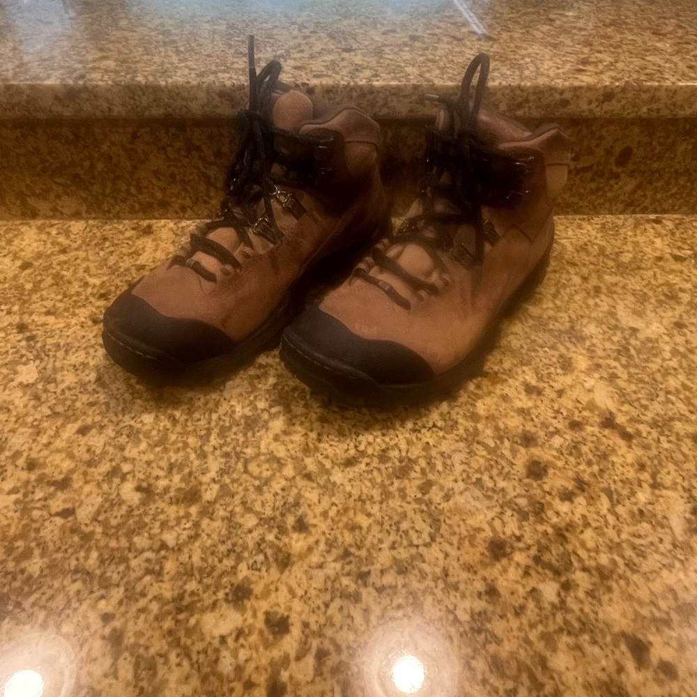 Timberland Women’s Waterproof Mid Hiker Brown Leather Boots Size 8.5 Hiking